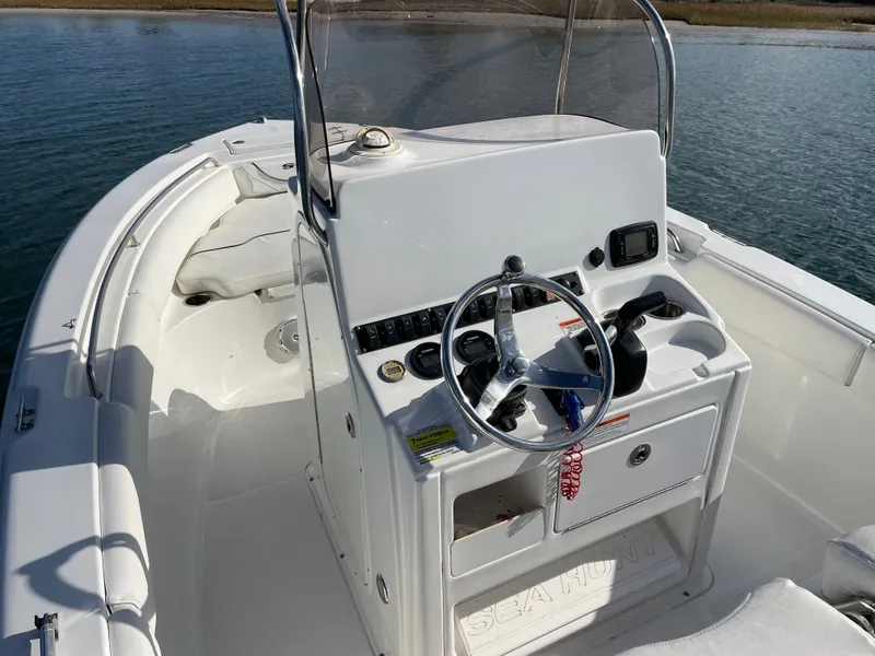 Slide: The Image of Sea Hunt Ultra 196 2016 - 41