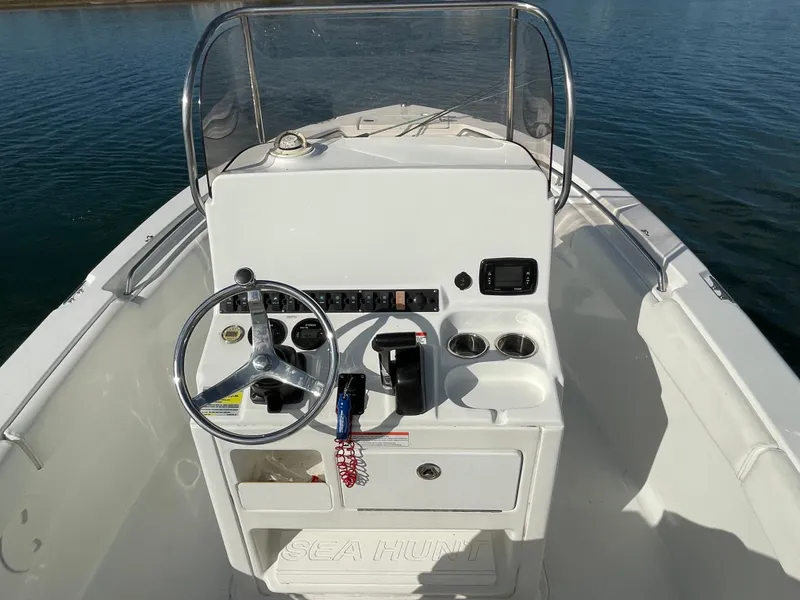 Slide: The Image of Sea Hunt Ultra 196 2016 - 43