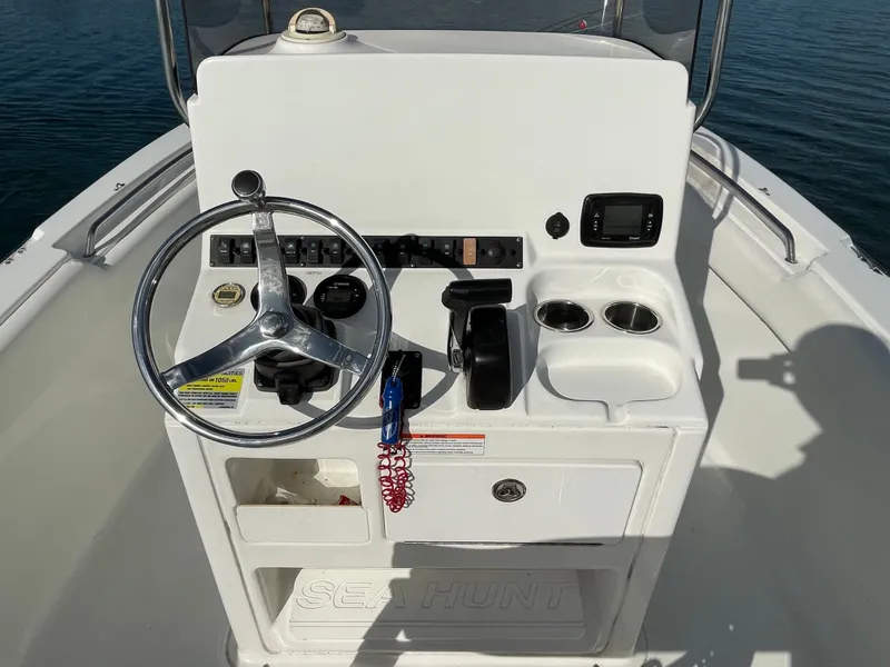 Slide: The Image of Sea Hunt Ultra 196 2016 - 44