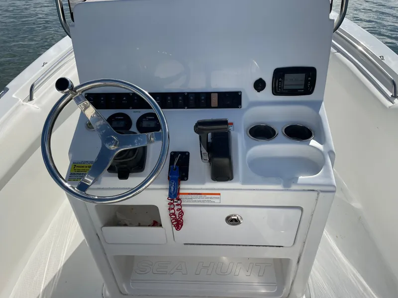 Slide: The Image of Sea Hunt Ultra 196 2016 - 45