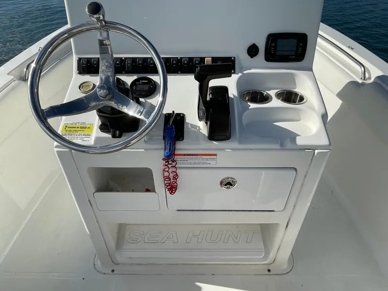 Slide: The Image of Sea Hunt Ultra 196 2016 - 46