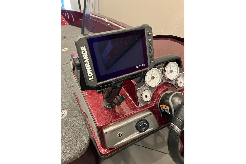 Slide: The Image of Dashboard of a 2026 Nitro ZV20 boat with Lowrance Elite fishfinder. - 6