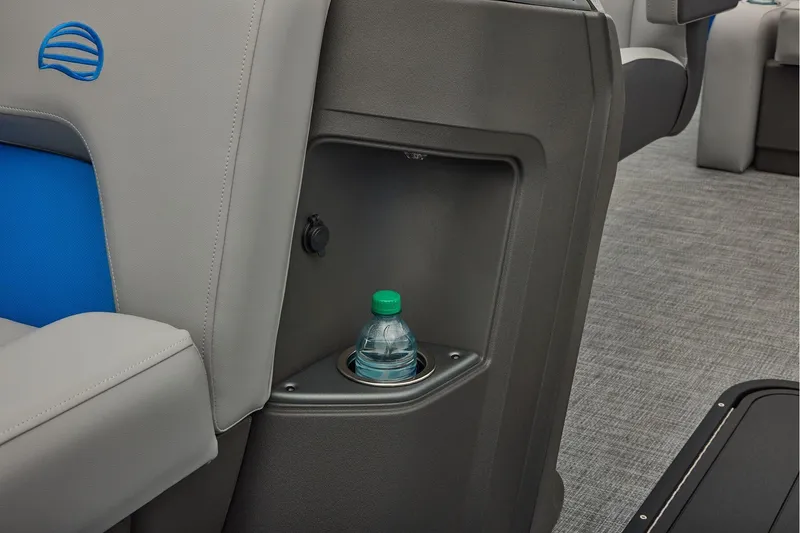 Slide: The Image of 2026 Sun Tracker Party Barge 22 RF XP3 - 29