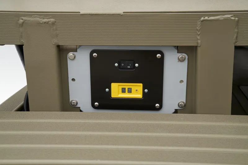 Slide: The Image of Tracker Grizzly 2072 CC Sportsman 2026 - 24