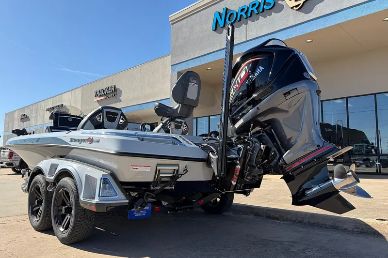 Slide: The Image of 2026 Ranger Z521R Cup-Equipped boat with Yamaha engine at dealership. - 10