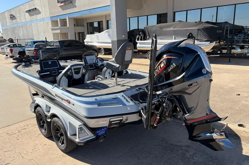 Slide: The Image of 2026 Ranger Z521R Cup-Equipped boat with Yamaha engine at dealership. - 11