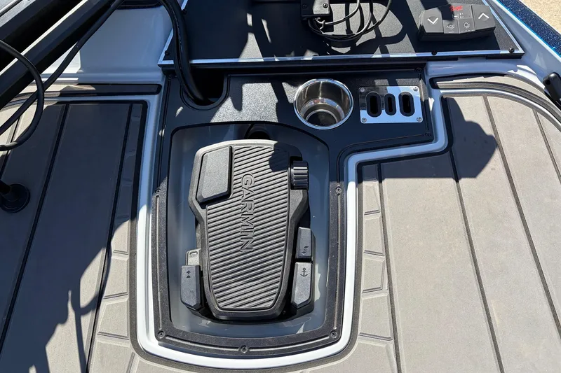 Slide: The Image of 2026 Ranger Z521R Cup-Equipped boat deck with Garmin pedal and cup holder. - 19