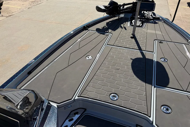 Slide: The Image of 2026 Ranger Z521R Cup-Equipped boat deck with sleek design and advanced features. - 20