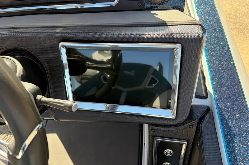 Slide: The Image of Dashboard of 2026 Ranger Z521R Cup-Equipped boat with touchscreen display. - 48
