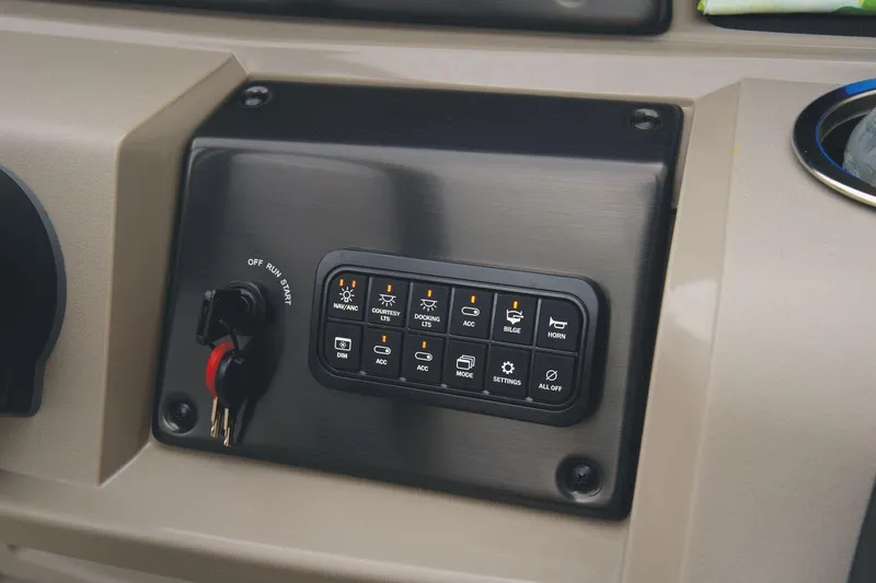 Slide: The Image of Sun Tracker Party Barge 22 RF XP3 2025 - 37