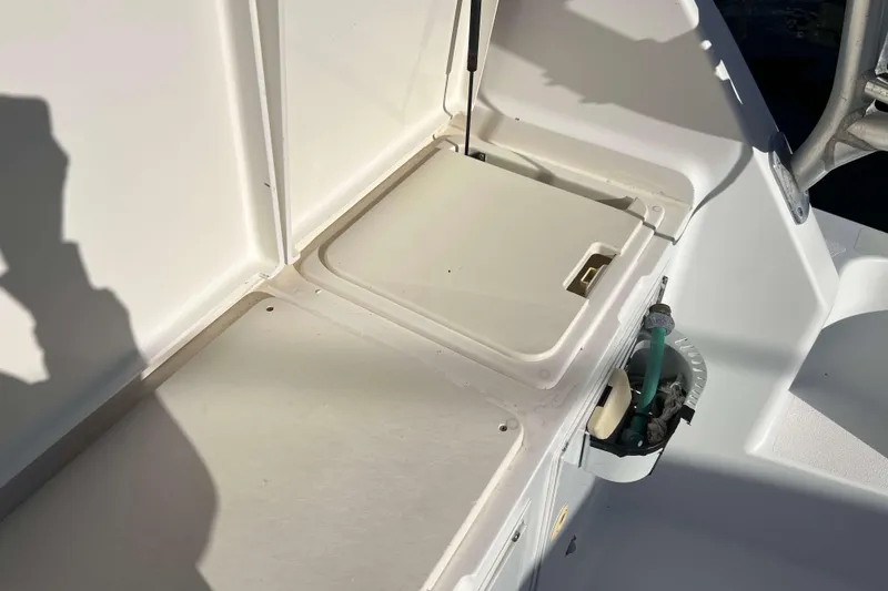 Slide: The Image of 2004 Henriques 35 Express boat deck with storage compartment and hose. - 25