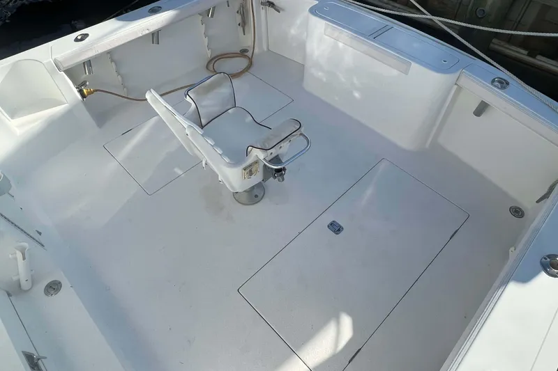 Slide: The Image of 2004 Henriques 35 Express boat deck with central chair and storage compartments. - 5