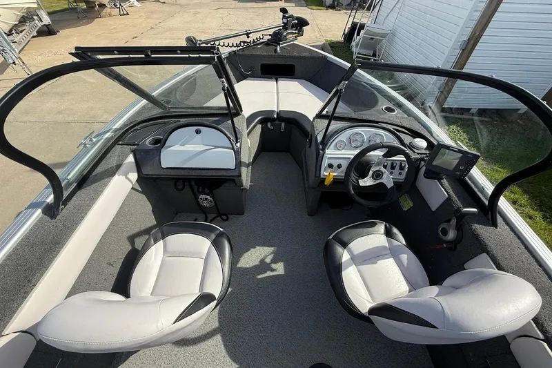 Slide: The Image of Trolling motor on a 2015 Starweld 1700 boat, parked near other boats. - 16