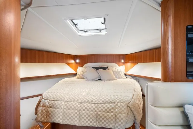 Slide: The Image of Tiara 3800 Open 2004 - 24