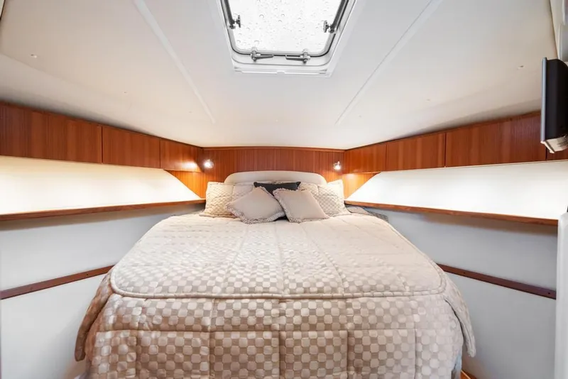 Slide: The Image of Tiara 3800 Open 2004 - 25