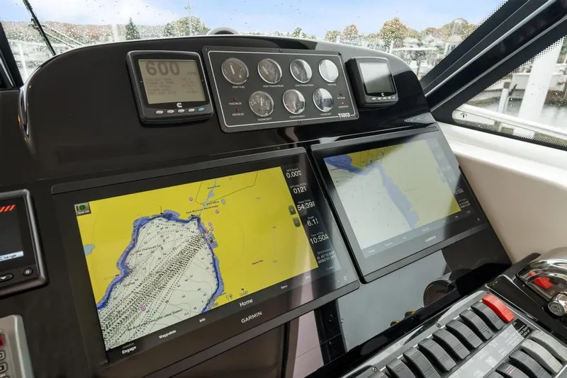 Slide: The Image of Tiara 3800 Open 2004 - 39