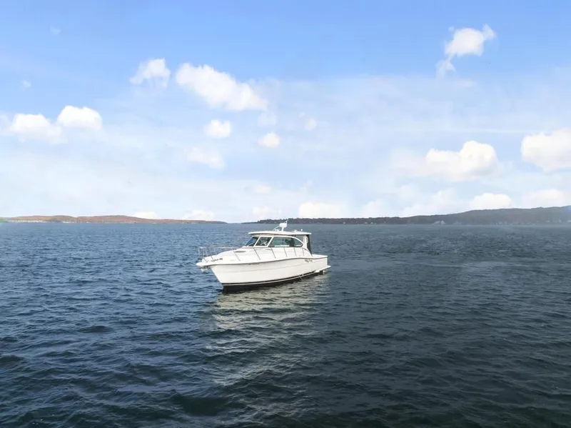 Slide: The Image of Tiara 3800 Open 2004 - 8