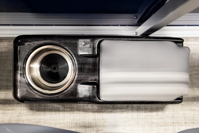 Slide: The Image of 2026 Avalon VLS QL logo on white textured background, Reeder-Trausch Marine branding. - 40