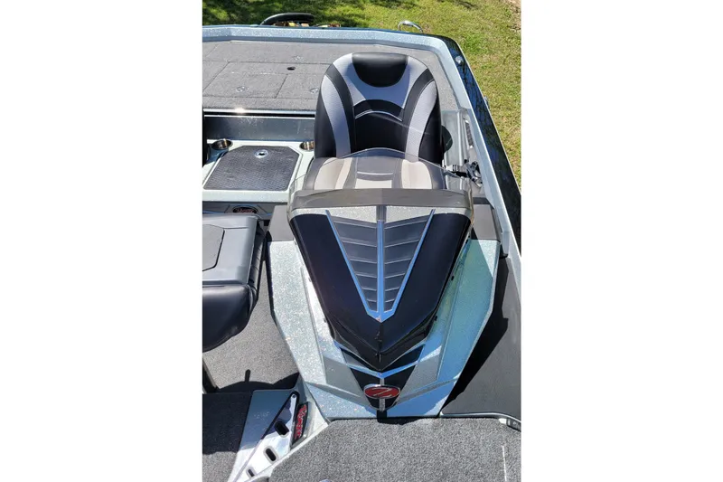 Slide: The Image of 2020 Ranger Z521L boat interior with sleek seating and modern design. - 36