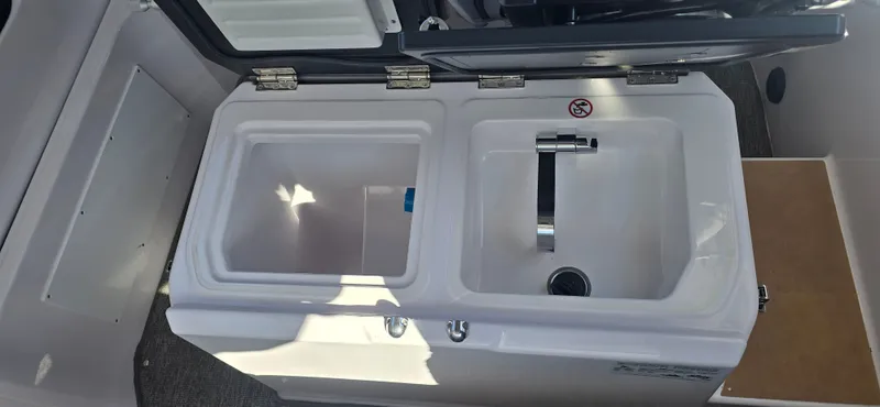 Slide: The Image of Axopar Aft Cabin 2025 - 14