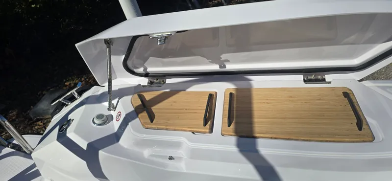 Slide: The Image of Axopar Aft Cabin 2025 - 4