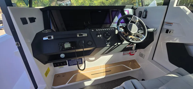 Slide: The Image of Axopar Aft Cabin 2025 - 5