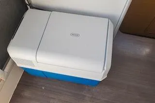 Slide: The Image of White and blue portable cooler on a Lagoon 380 S2, 2014 model. - 40