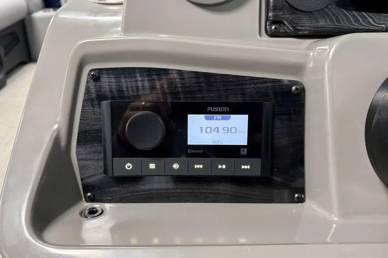 Slide: The Image of Fusion radio display on Avalon Venture 2185 VRB, tuned to 104.9 FM, 2026 model. - 24