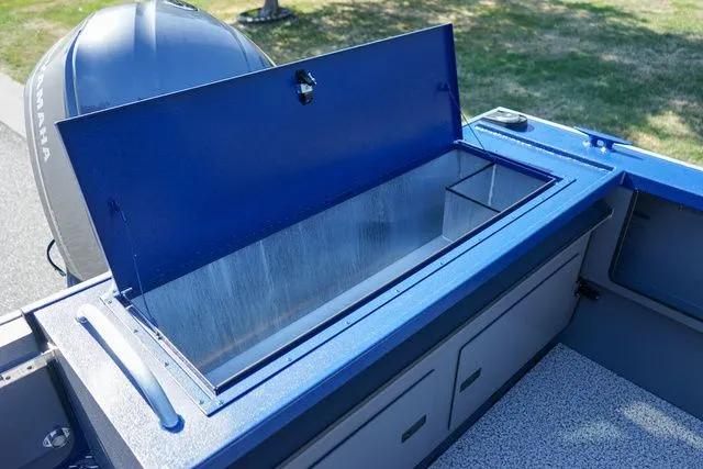 Slide: The Image of Alumaweld 22' Intruder 2026 - 8