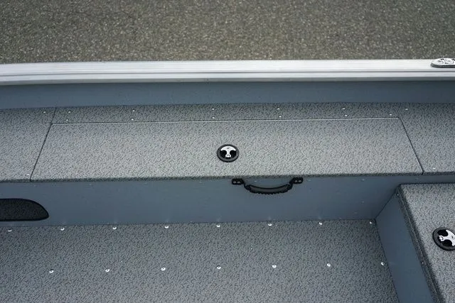 Slide: The Image of Lund 1675 Alaskan Tiller 2026 - 9