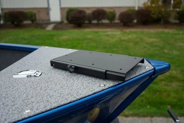 Slide: The Image of Lund 1650 Angler SS 2026 - 13