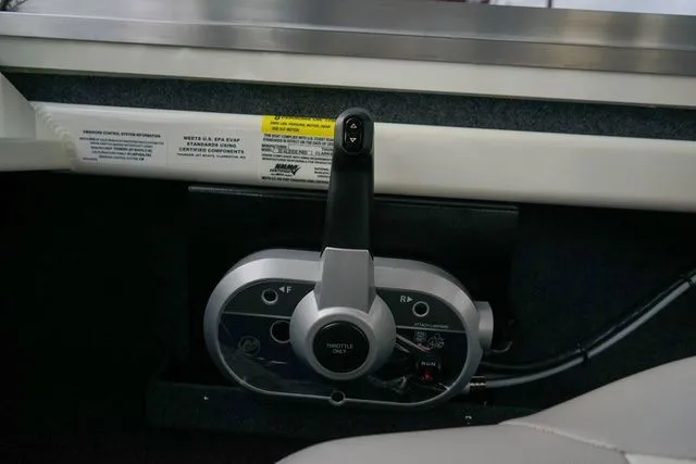 Slide: The Image of Thunder Jet 22 Alexis Pro 2025 - 14