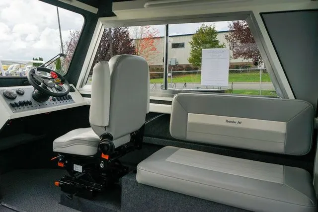 Slide: The Image of Thunder Jet 22 Alexis Pro 2025 - 15