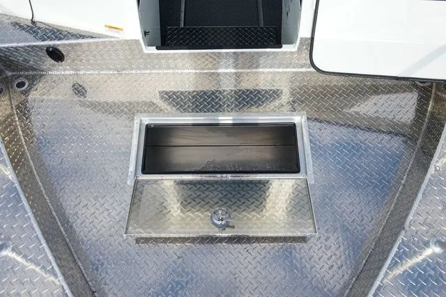 Slide: The Image of Thunder Jet 22 Alexis Pro 2025 - 21