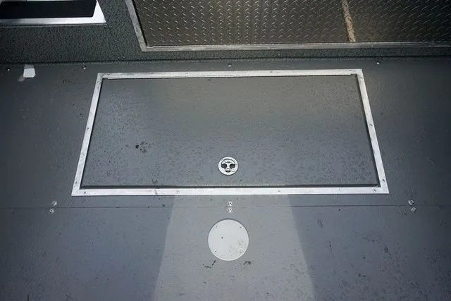 Slide: The Image of Thunder Jet 22 Alexis Pro 2025 - 7