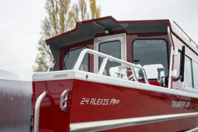 Slide: The Image of Thunder Jet 24 Alexis Pro 2025 - 22