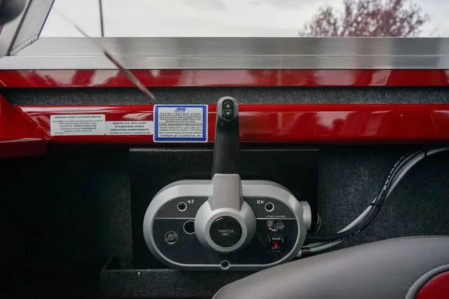 Slide: The Image of Thunder Jet 24 Alexis Pro HT 2025 - 12