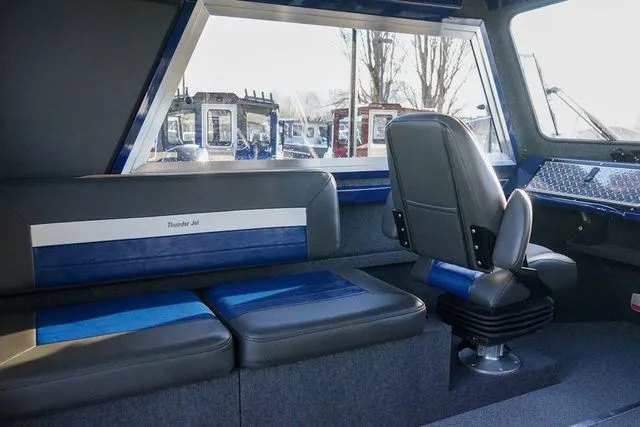 Slide: The Image of Thunder Jet 26 Alexis Pro XL 2025 - 13