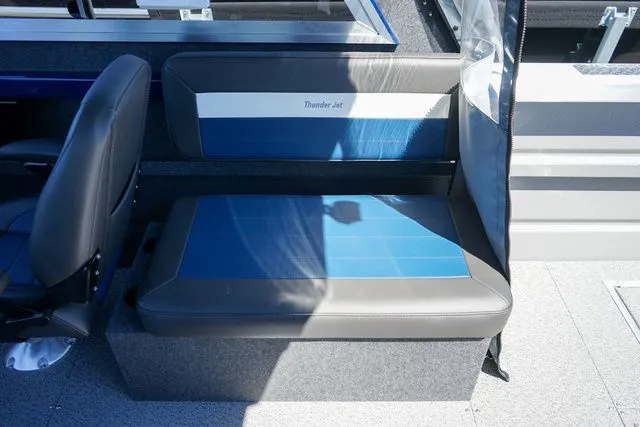 Slide: The Image of Thunder Jet 210 Luxor Pro HT 2025 - 9