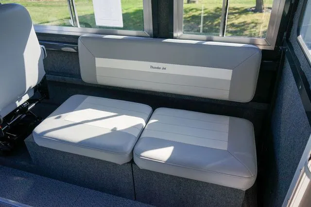 Slide: The Image of Thunder Jet 26 Alexis Pro XL HT 2026 - 14