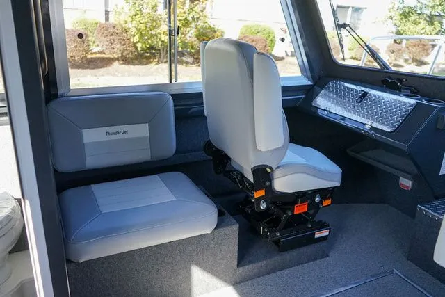 Slide: The Image of Thunder Jet 26 Alexis Pro XL HT 2026 - 15