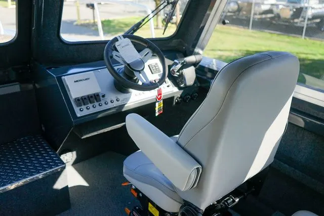 Slide: The Image of Thunder Jet 26 Alexis Pro XL HT 2026 - 16