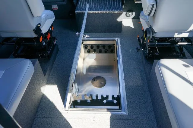 Slide: The Image of Thunder Jet 26 Alexis Pro XL HT 2026 - 20