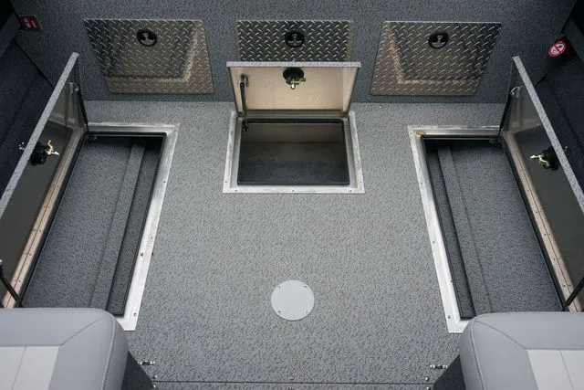 Slide: The Image of Thunder Jet 185 Luxor 2026 - 10