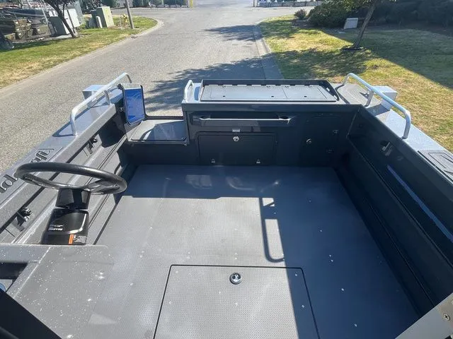 Slide: The Image of Weldcraft 220 Ocean King 2026 - 5