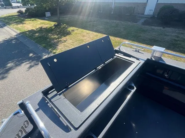 Slide: The Image of Weldcraft 220 Ocean King 2026 - 6