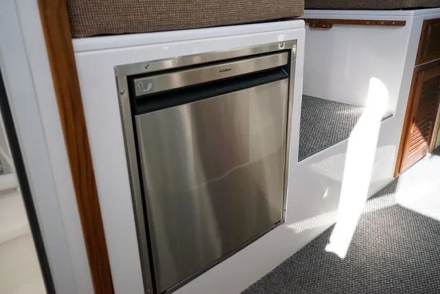 Slide: The Image of Sea Sport Explorer 2400 2025 - 18