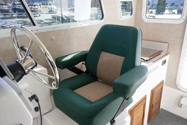 Slide: The Image of Sea Sport Explorer 2400 2025 - 21