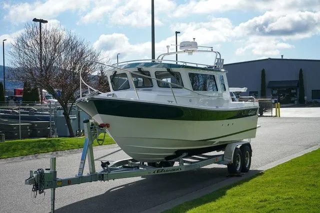 Slide: The Image of Sea Sport Explorer 2400 2025 - 23