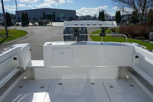 Slide: The Image of Sea Sport Explorer 2400 2025 - 7